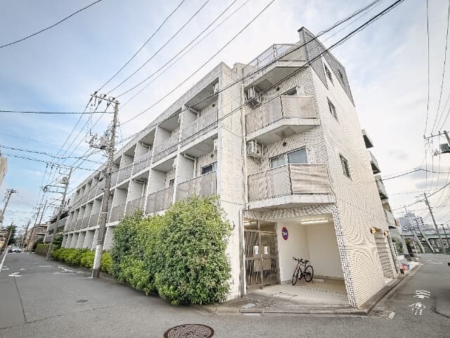 Main exterior of St. Elmo Machida
