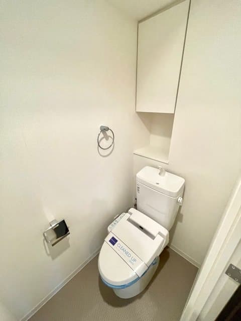 Room image 8