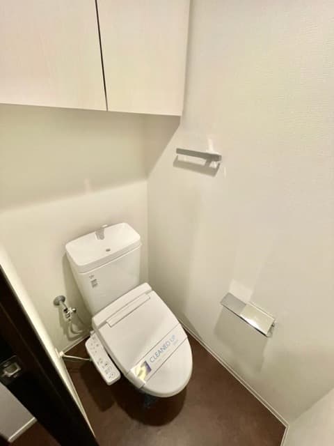 Room image 8