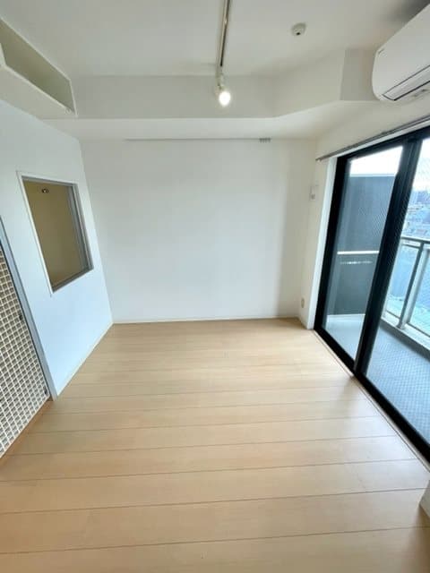 Room image 12