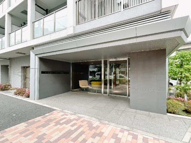 Room image 8