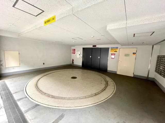 Room image 15