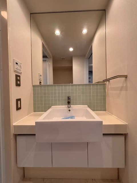 Room image 8