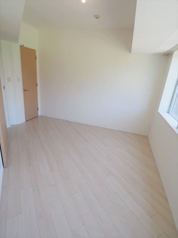 Room image 15