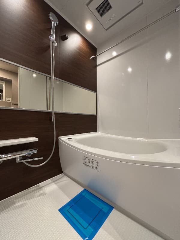 Room image 8