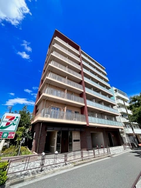Main exterior of Residia Itabashi