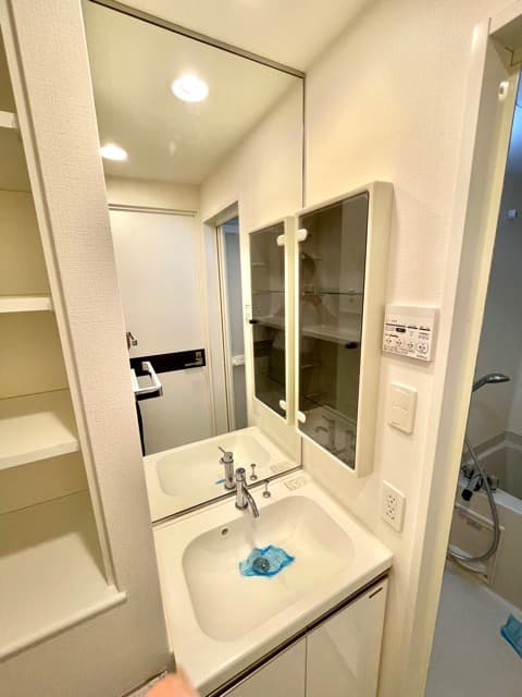 Room image 8
