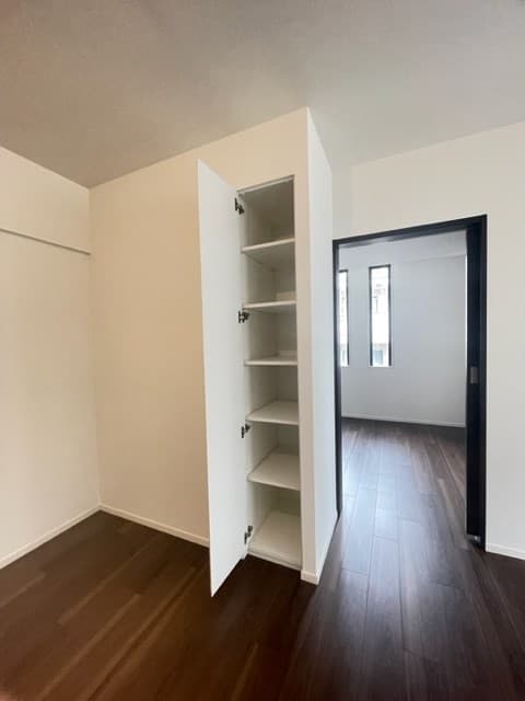 Room image 14