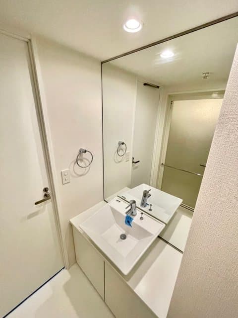 Room image 9