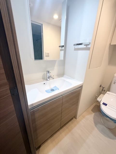 Room image 8