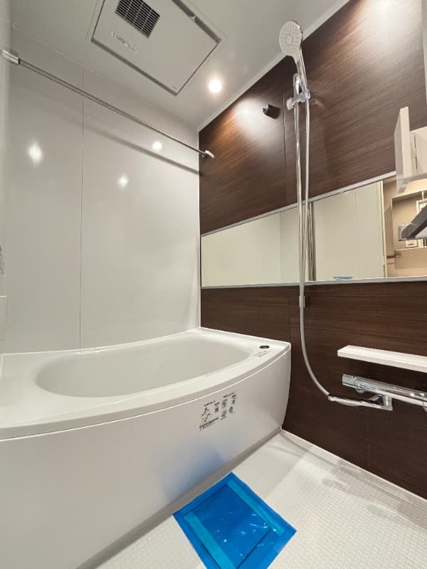 Room image 8