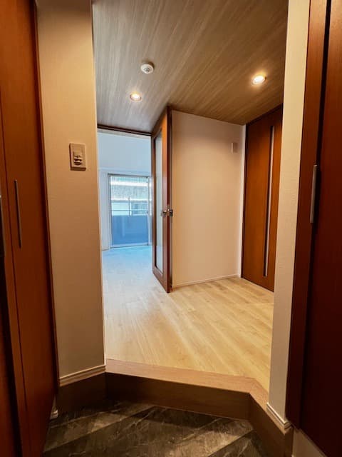 Room image 12