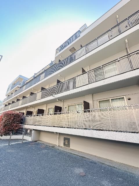 Main exterior of Residia Hongo Kikusaka Place