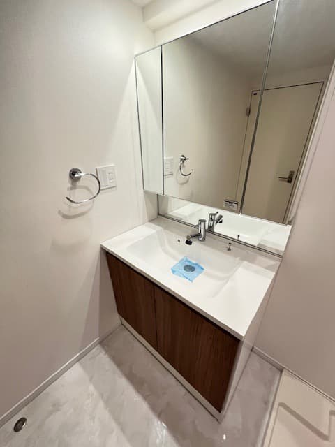 Room image 12
