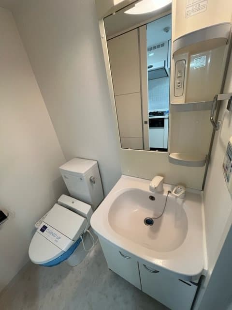 Room image 8