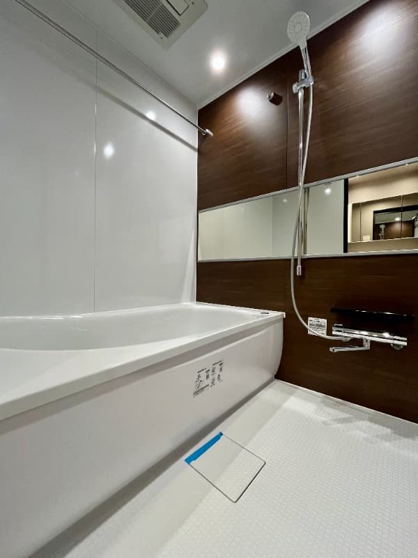 Room image 8