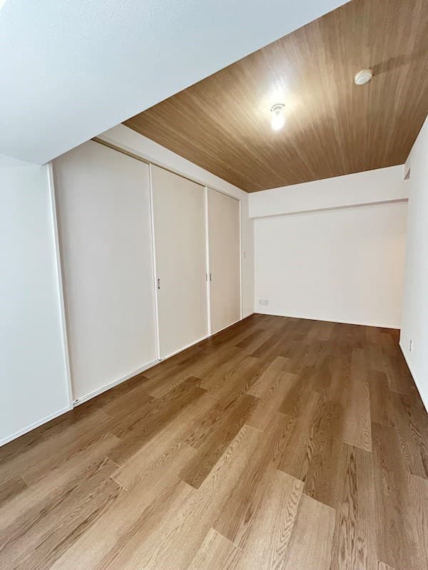 Room image 11