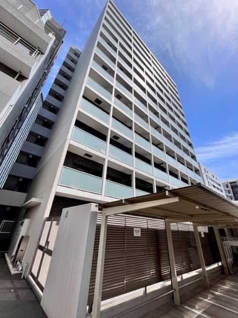 Main exterior of Cross Residence Iidabashi