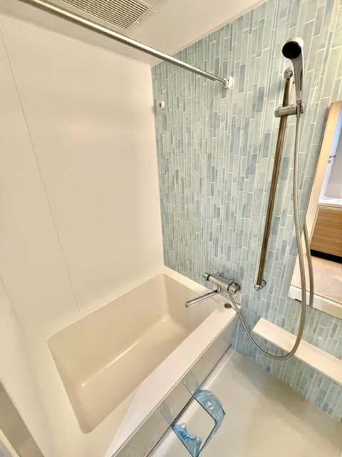 Room image 8
