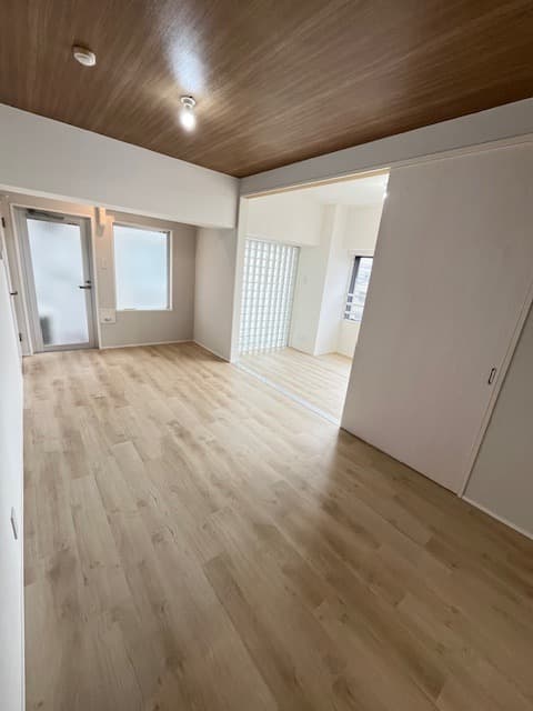 Room image 13