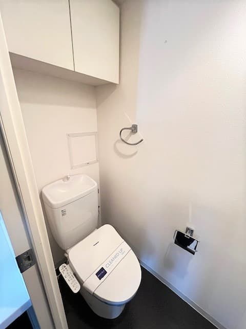 Room image 8