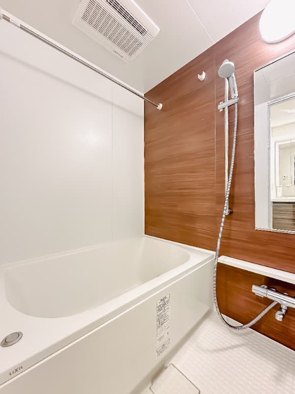 Room image 8