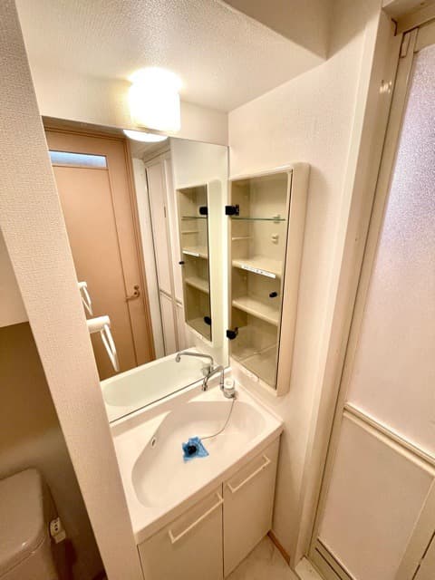 Room image 8