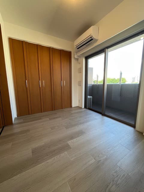 Room image 9