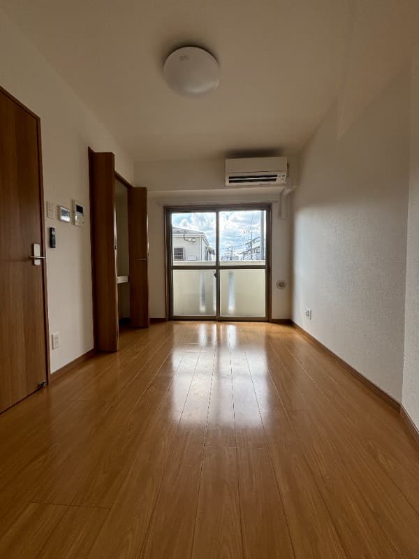 Preview interior of Laclas Kikuna