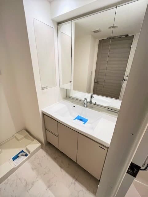 Room image 13