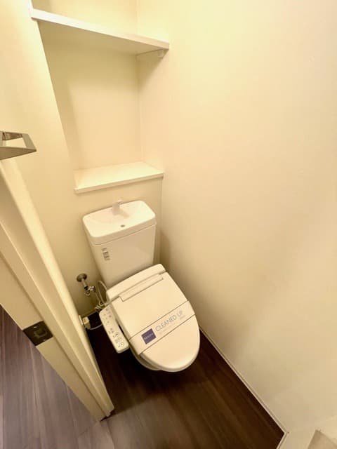 Room image 8