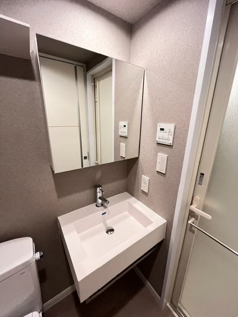Room image 8
