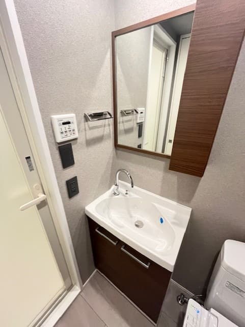 Room image 9