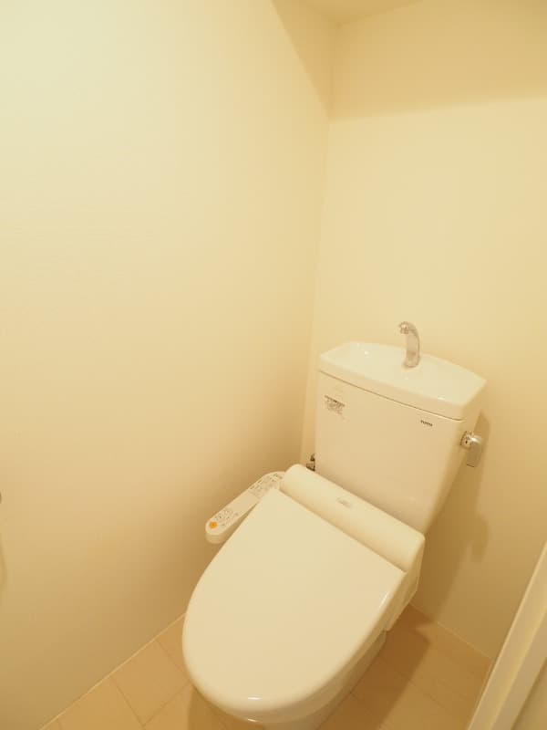Room image 8
