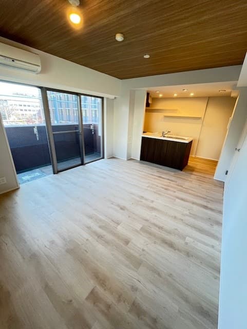Room image 15