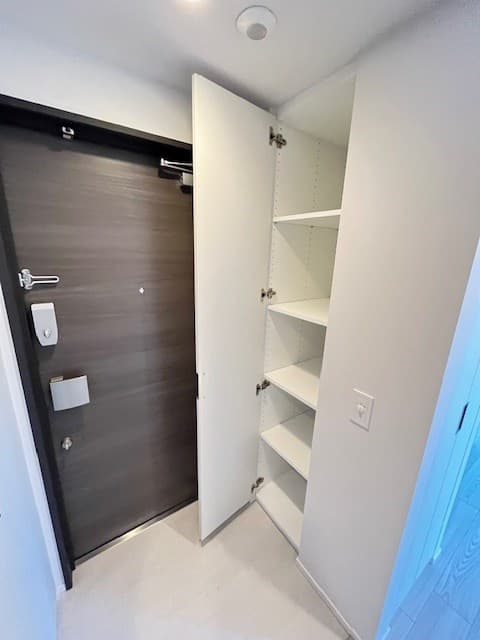Room image 8
