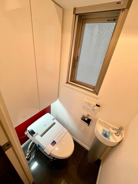 Room image 8