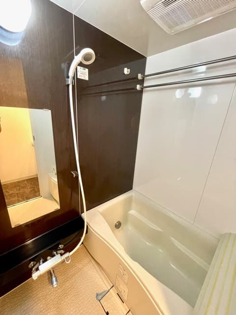 Room image 8