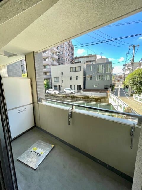 Room image 8