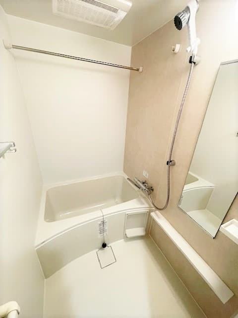 Room image 8