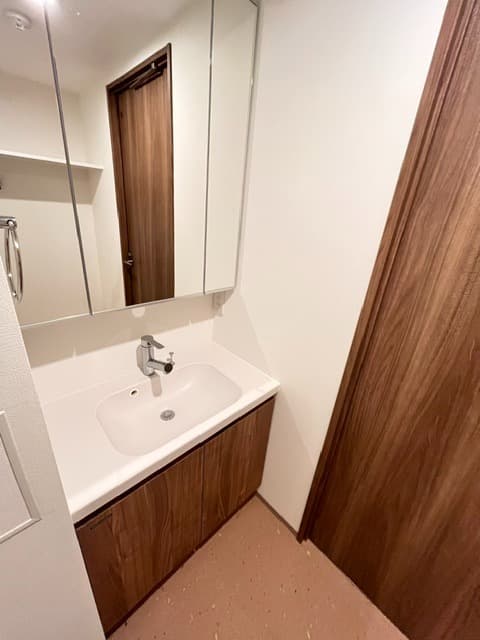 Room image 9