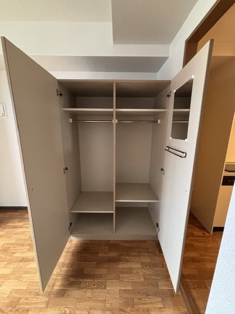 Room image 8