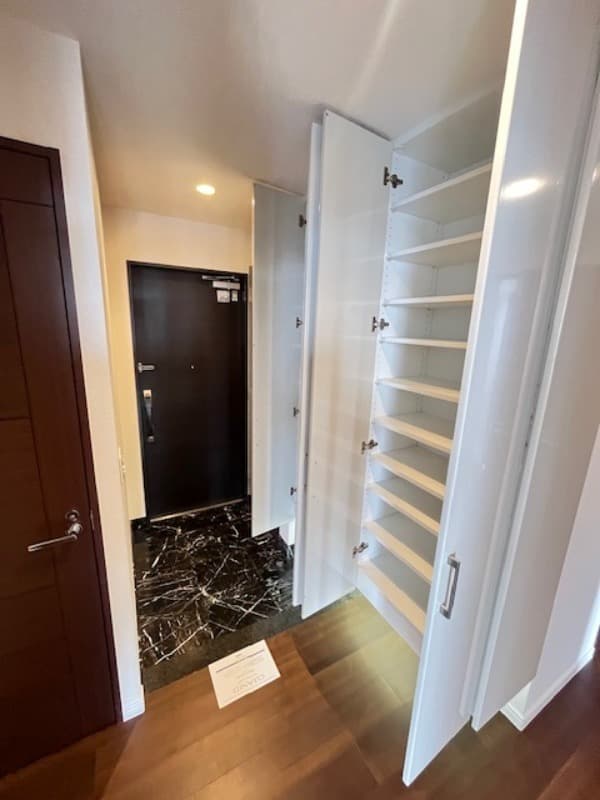 Room image 12