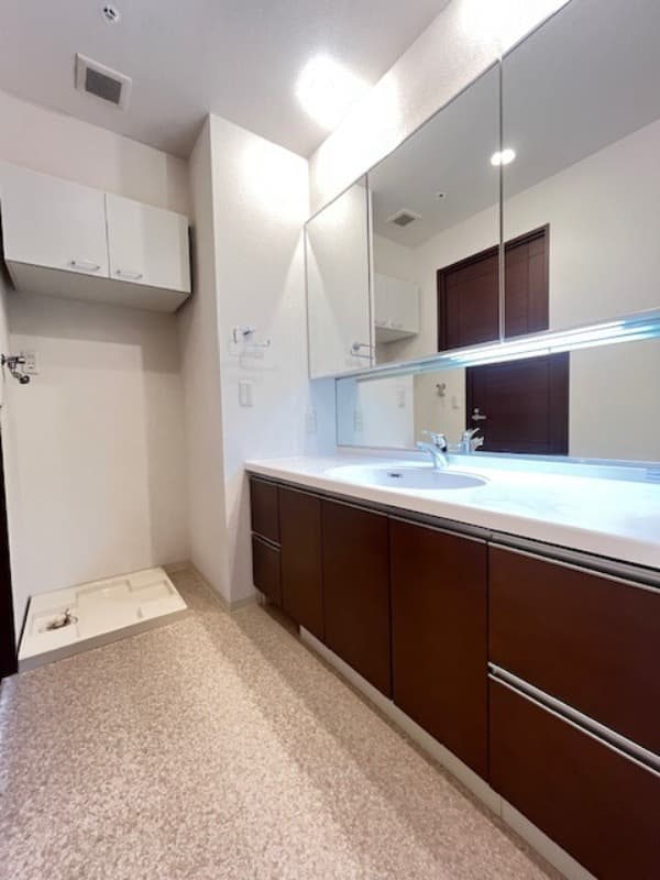 Room image 15
