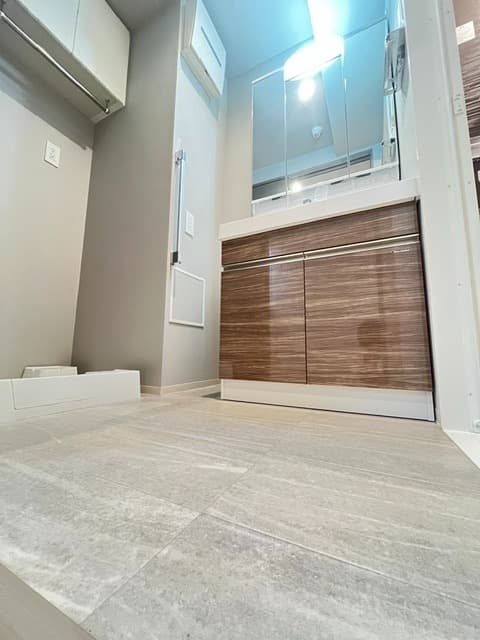 Room image 8