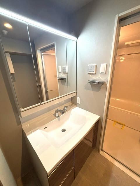 Room image 11