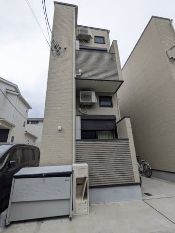 Main exterior of Maison de Sereno  KM 🌳