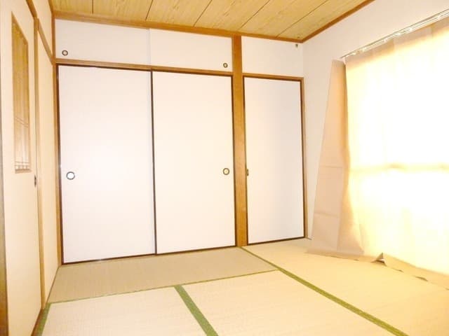 Room image 8
