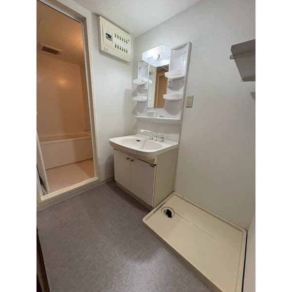 Room image 10
