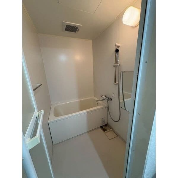 Room image 11